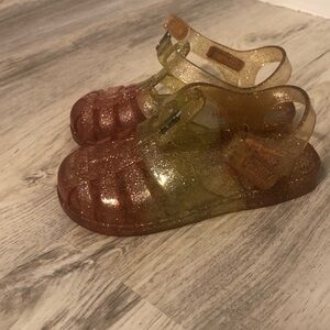 Osh kosh jelly sandals toddler size 7 Yellow and Orange